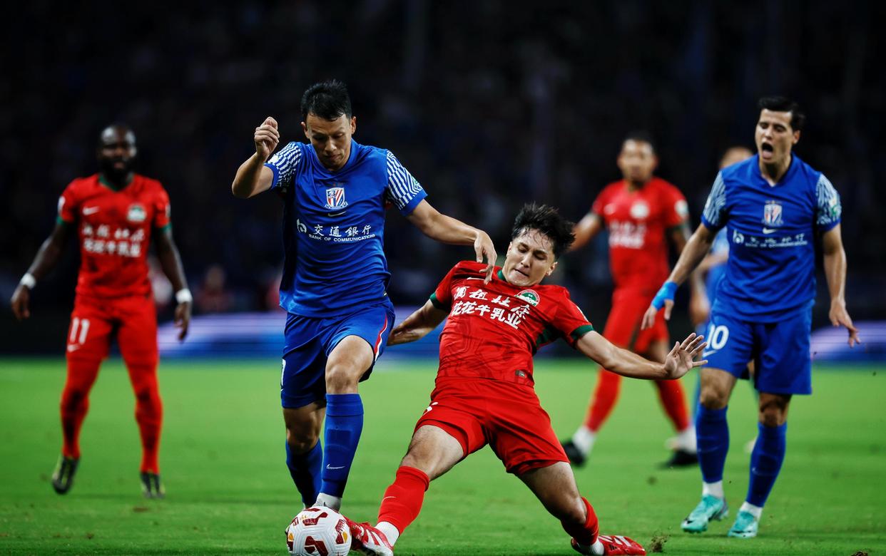 爱游戏在线登录上海申花发布备战花絮，冲刺阶段防线松动，葡超任务艰巨，团队化学反应显著的简单介绍