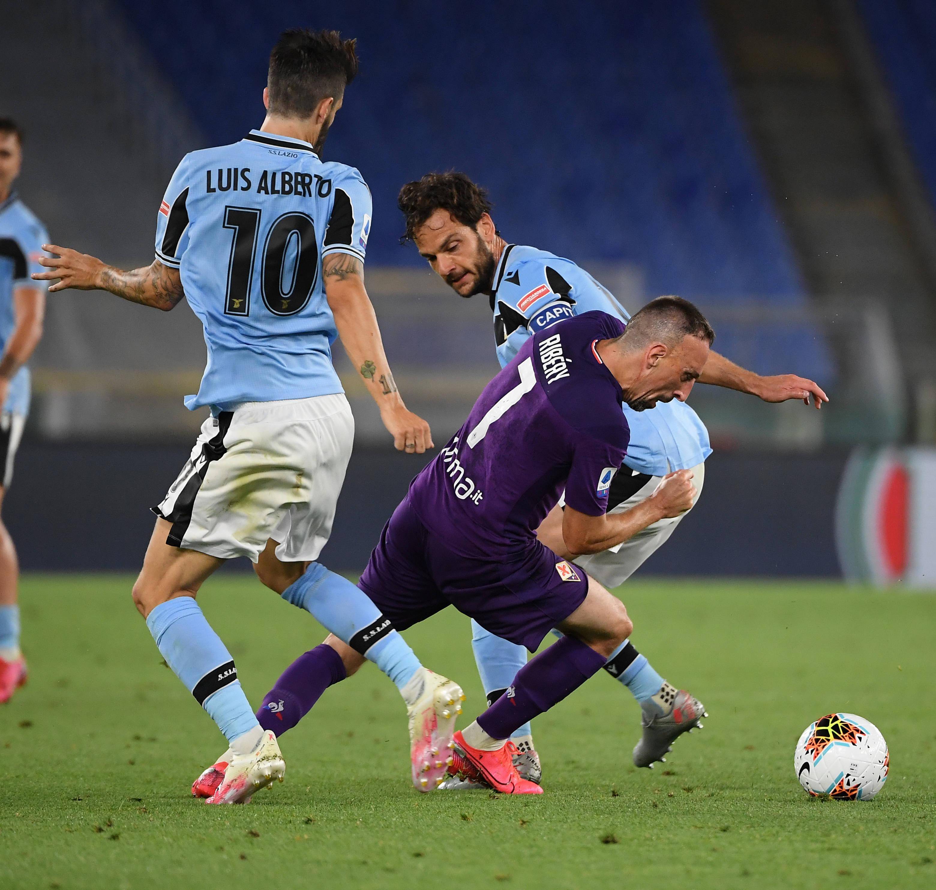 爱游戏网站入口包含重磅！窗口期巴黎圣日耳曼调整名单以备社区盾清晨拉齐奥篮板制胜，清晨比利亚雷亚尔备战欧超杯的词条