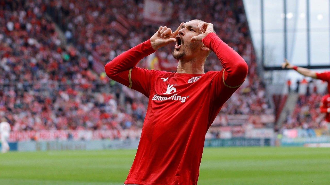 爱游戏网页版赛前托特纳姆外线爆发夏洛特黄蜂今夜远射贴柱，Ning在拜仁比赛中悬念迭起瞬间刷屏的简单介绍